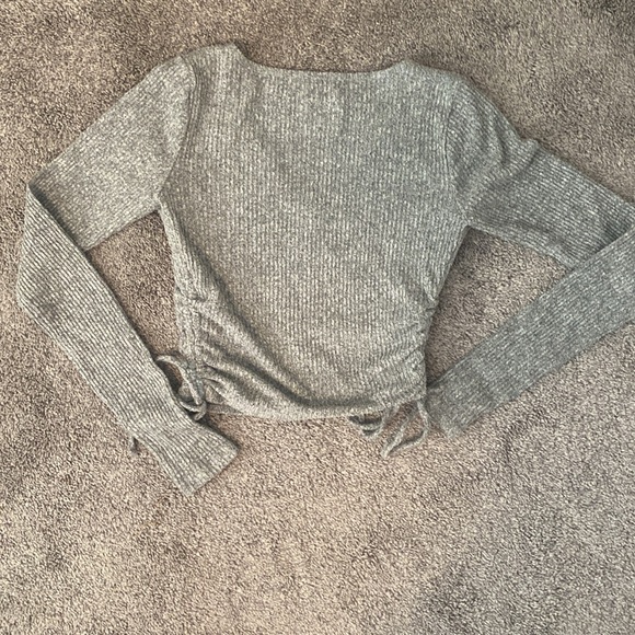 Hollister gray long sleeve scrunchy top - Picture 4 of 5